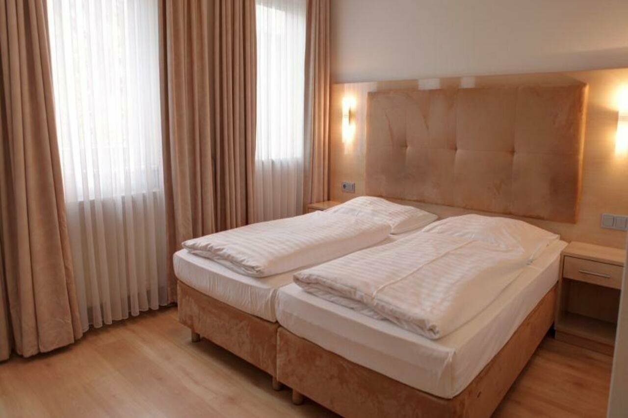 Фото Hotel Am Kurfuerstenplatz - Messe