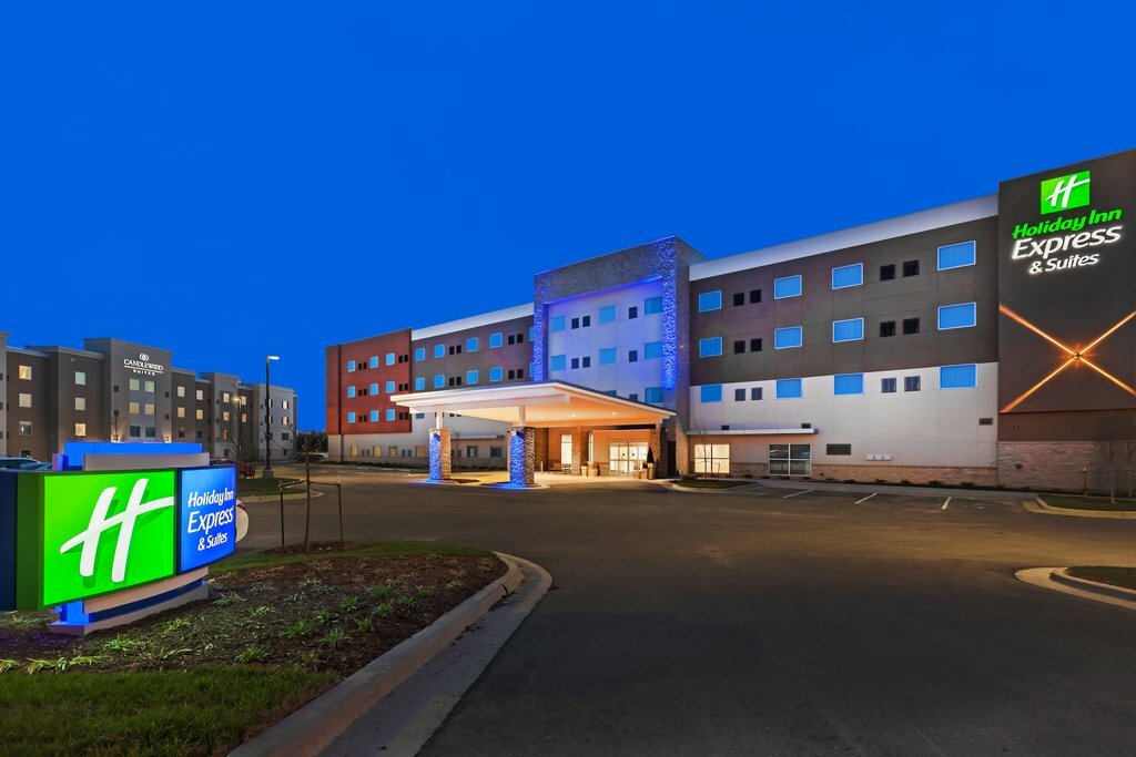 Фото Holiday Inn Express & Suites Lenexa - Overland Park Area, an Ihg Hotel