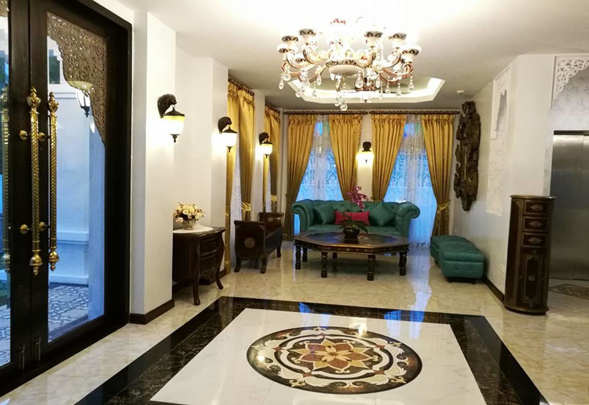 Фото The Velvet Orchid