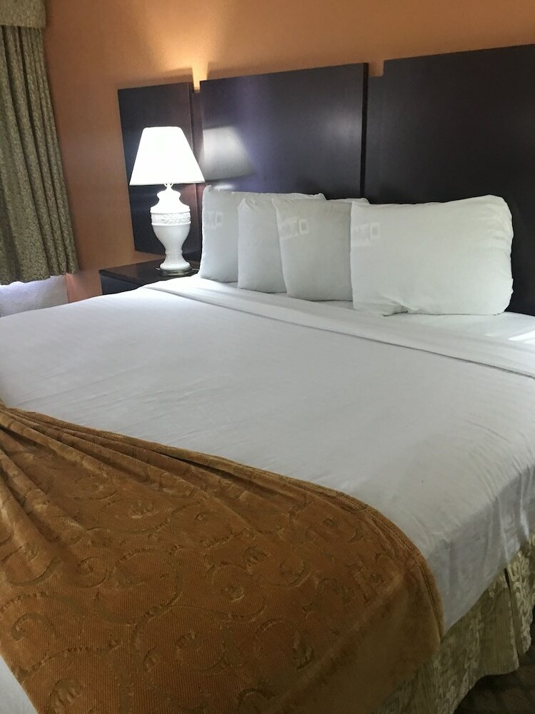 Фото A Victory Inn - West Dearborn