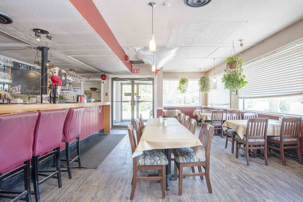 Фото Sandman Inn Blue River