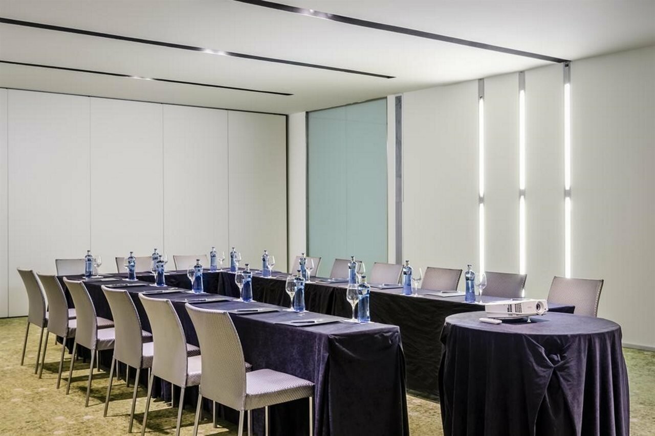 Фото Ikonik Angli