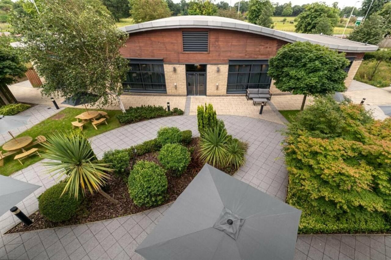 Фото Hilton Garden Inn London Heathrow Airport