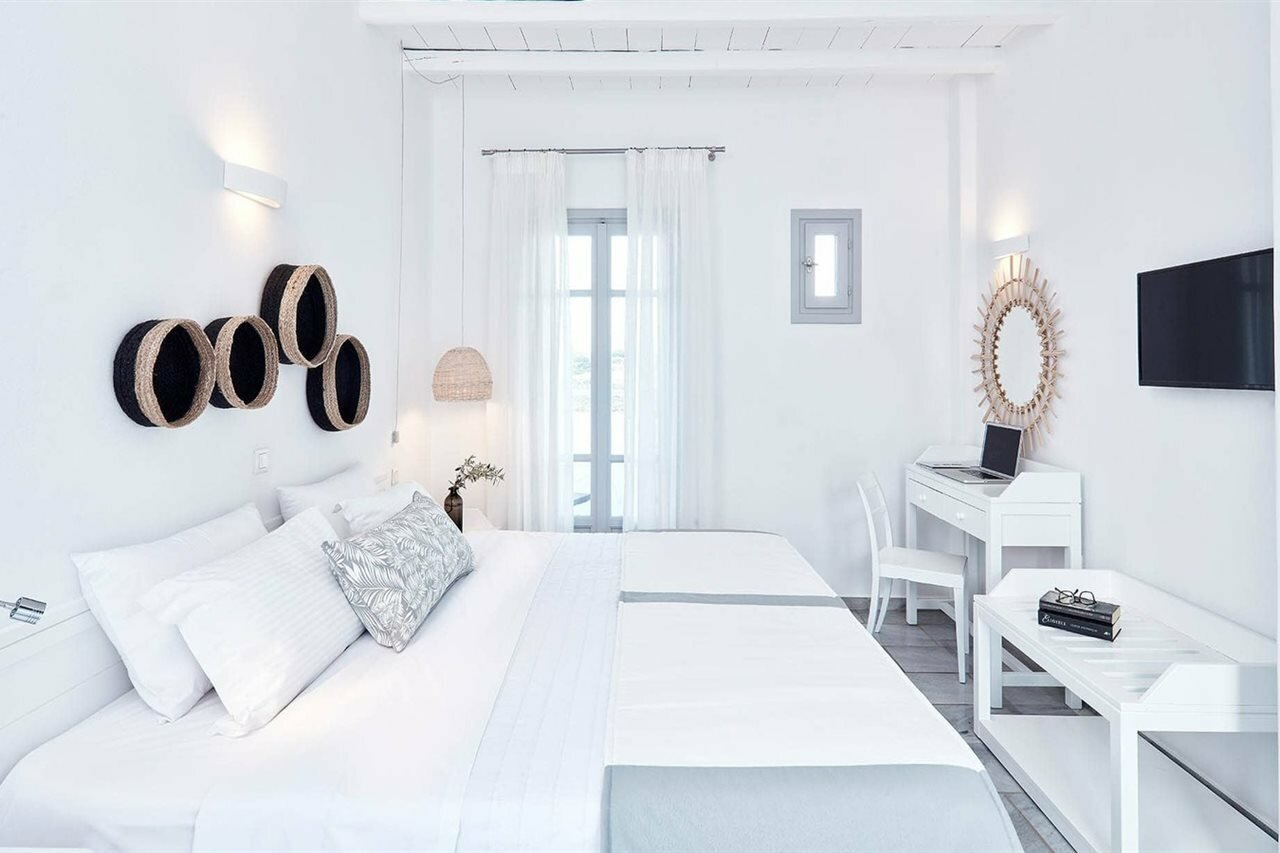 Фото Mr & Mrs White Paros