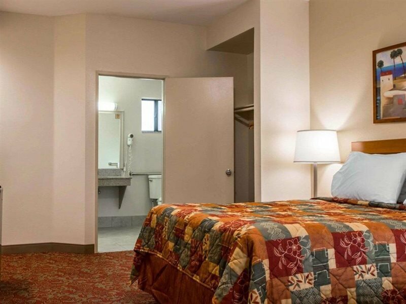 Фото Rodeway Inn Encinitas North