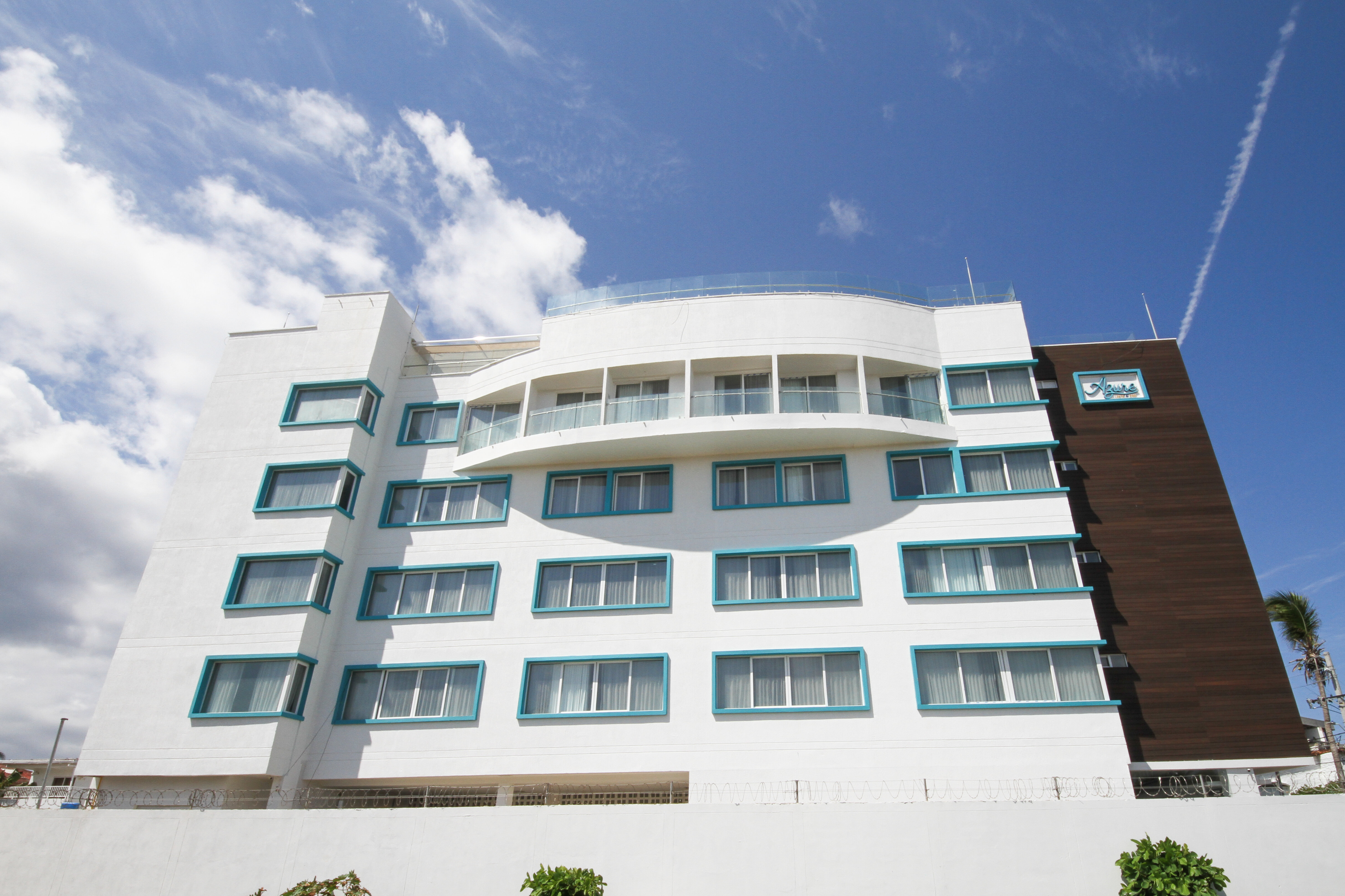 Фото Azure Lofts & Pool Hotel