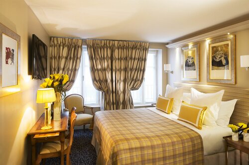 Внешний вид отеля Le Relais Des Halles в Париже, фото 2