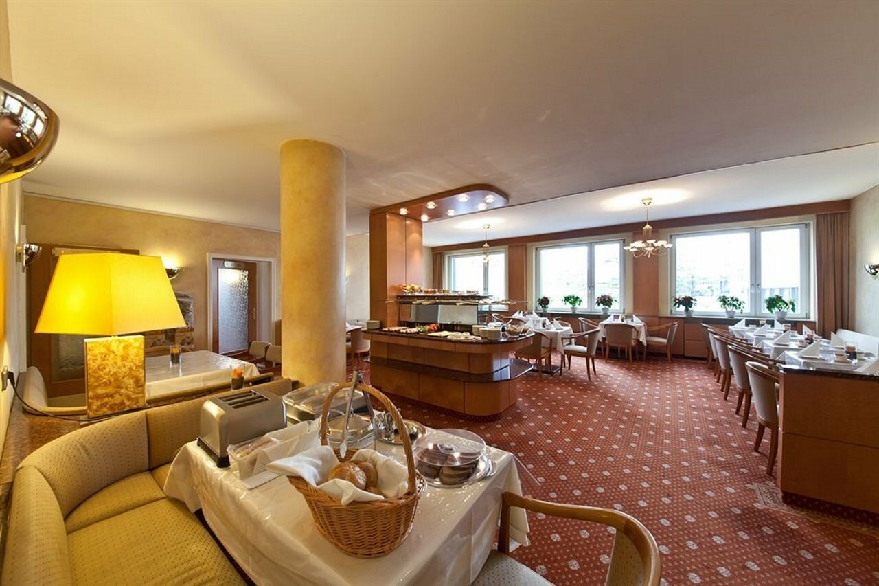 Фото Hotel Rieker Stuttgart Hauptbahnhof