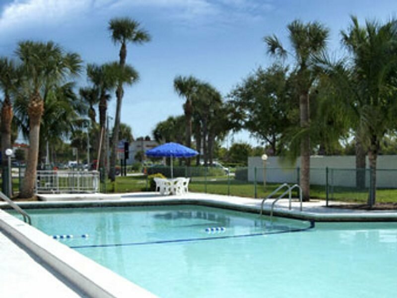 Фото Howard Johnson by Wyndham Vero Beach Downtown