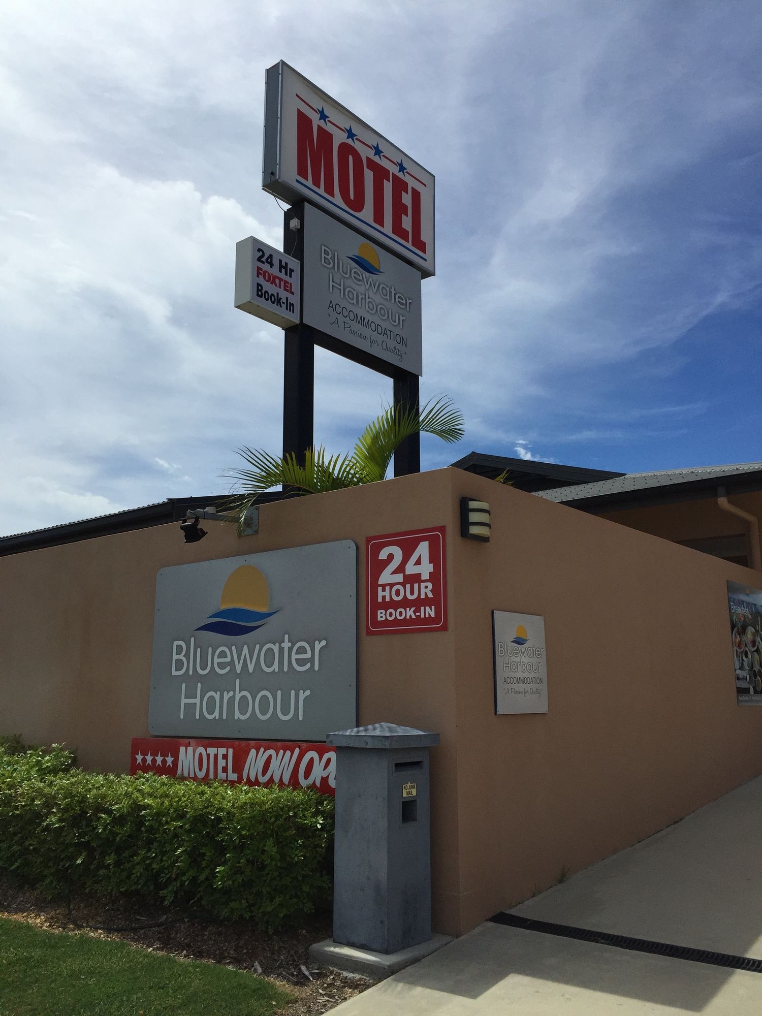 Фото Bluewater Harbour Motel