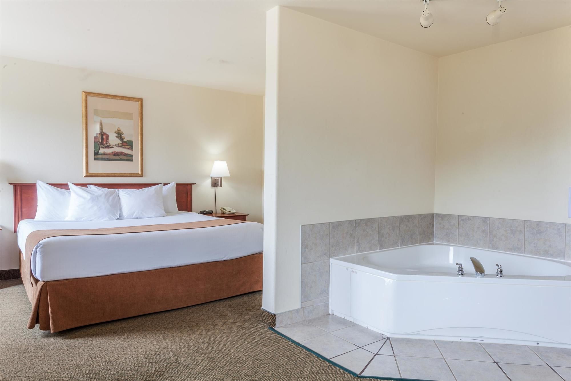Фото Super 8 by Wyndham Amherst Ns
