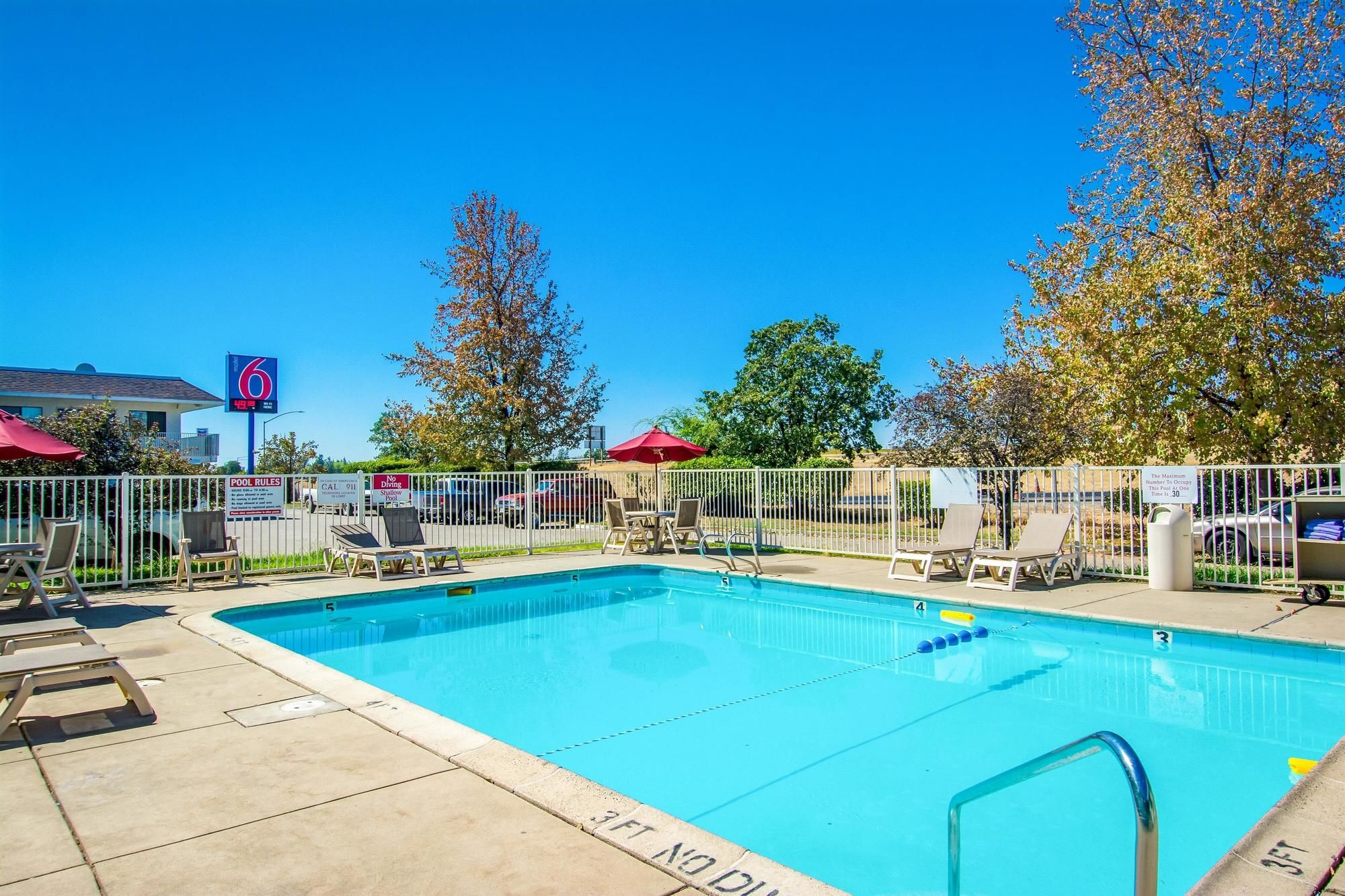 Фото Motel 6 Redding, Ca - North