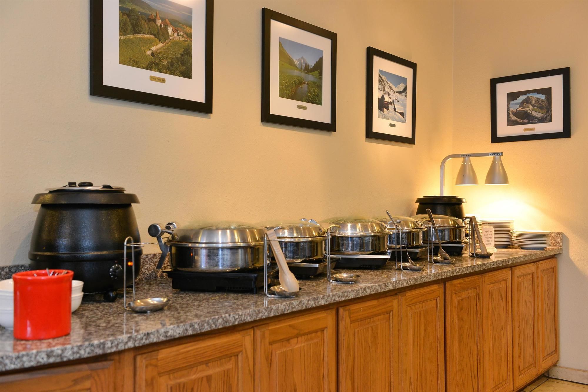 Фото Best Western Swiss Clock Inn