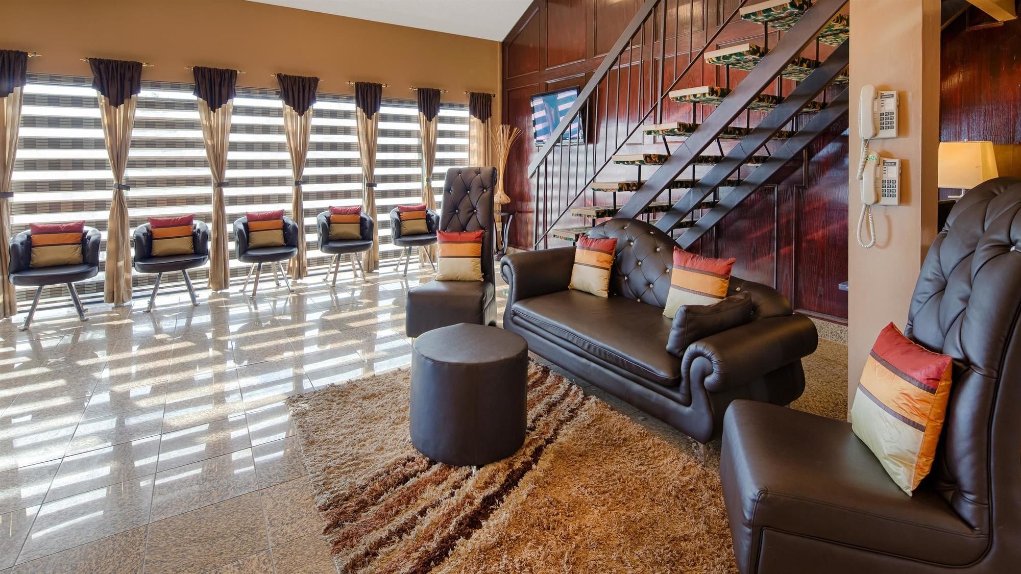 Фото Best Western Marquis Inn & Suites
