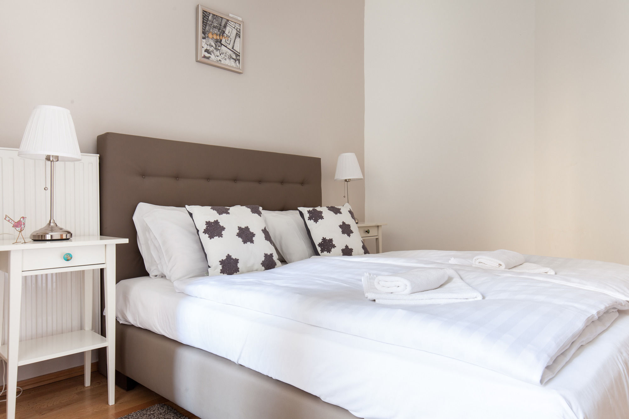 Фото Town Hall Apartments