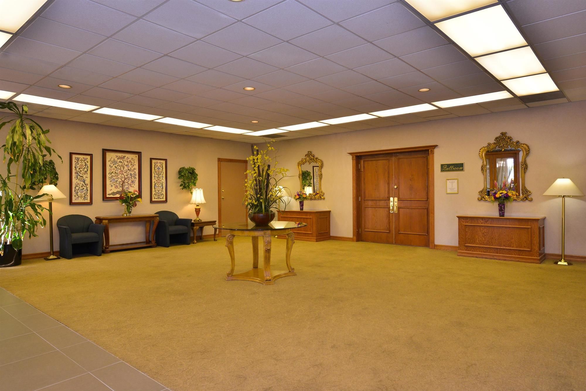 Фото Best Western Plus Thousand Oaks Inn