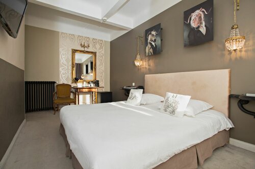Гостиница Hotel Mademoiselle в Антибе