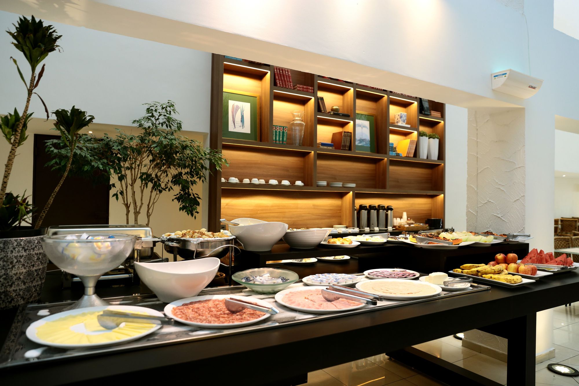 Фото Oasis Tower Hotel