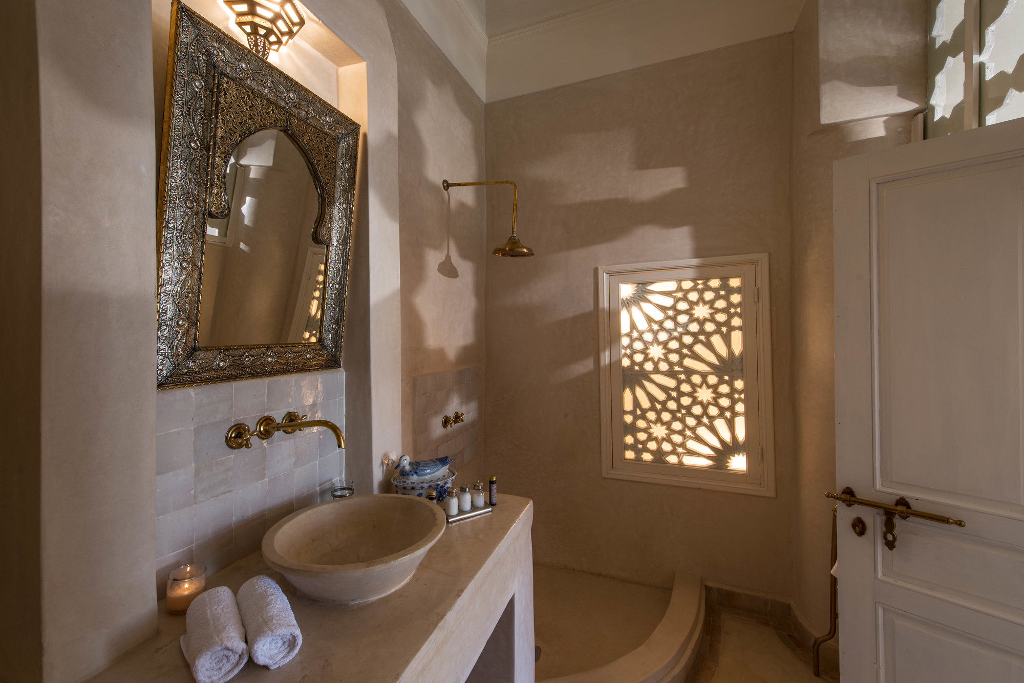 Фото Riad Emberiza Sahari