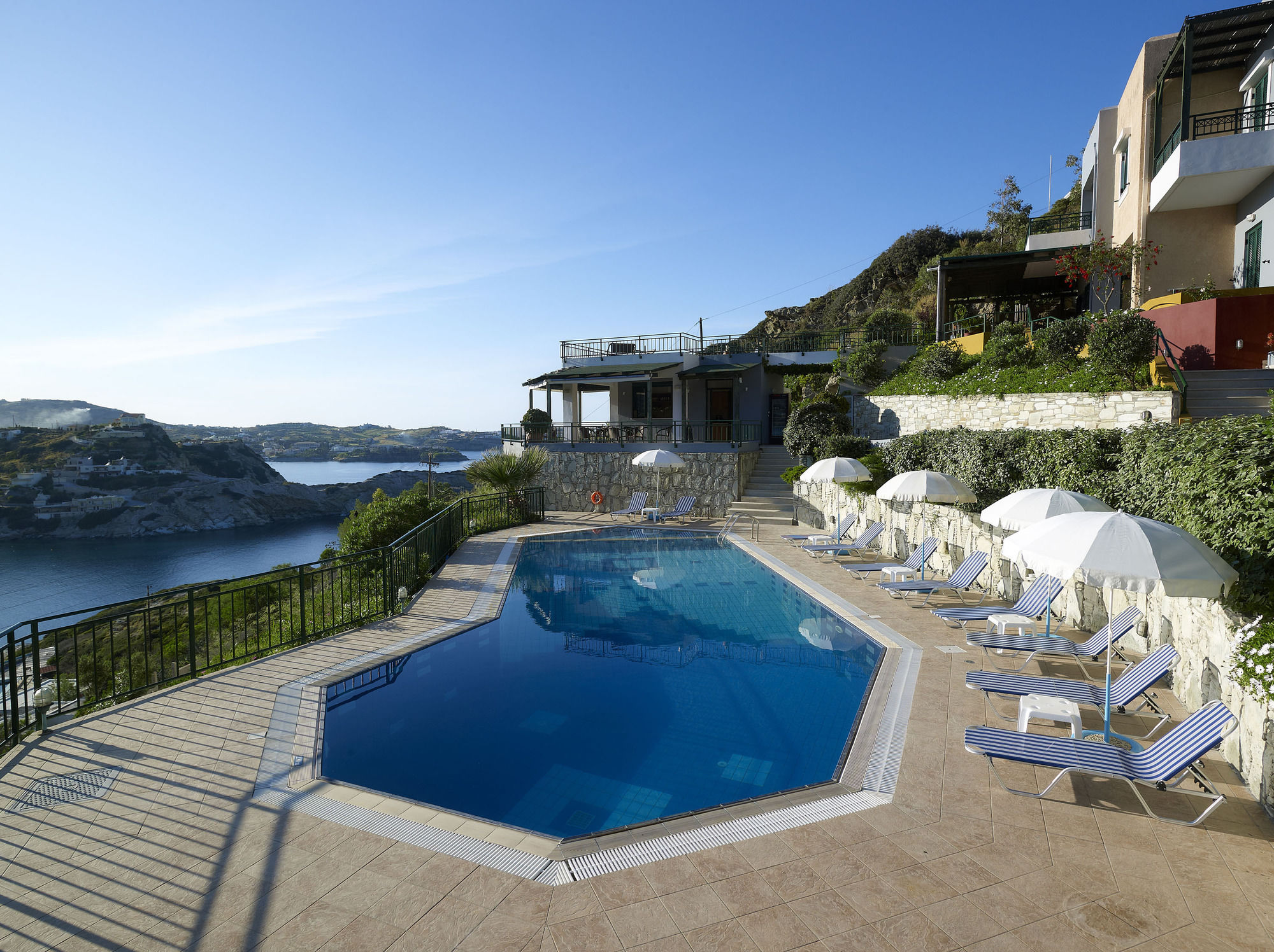 Фото Erivolos Hotel Apartments