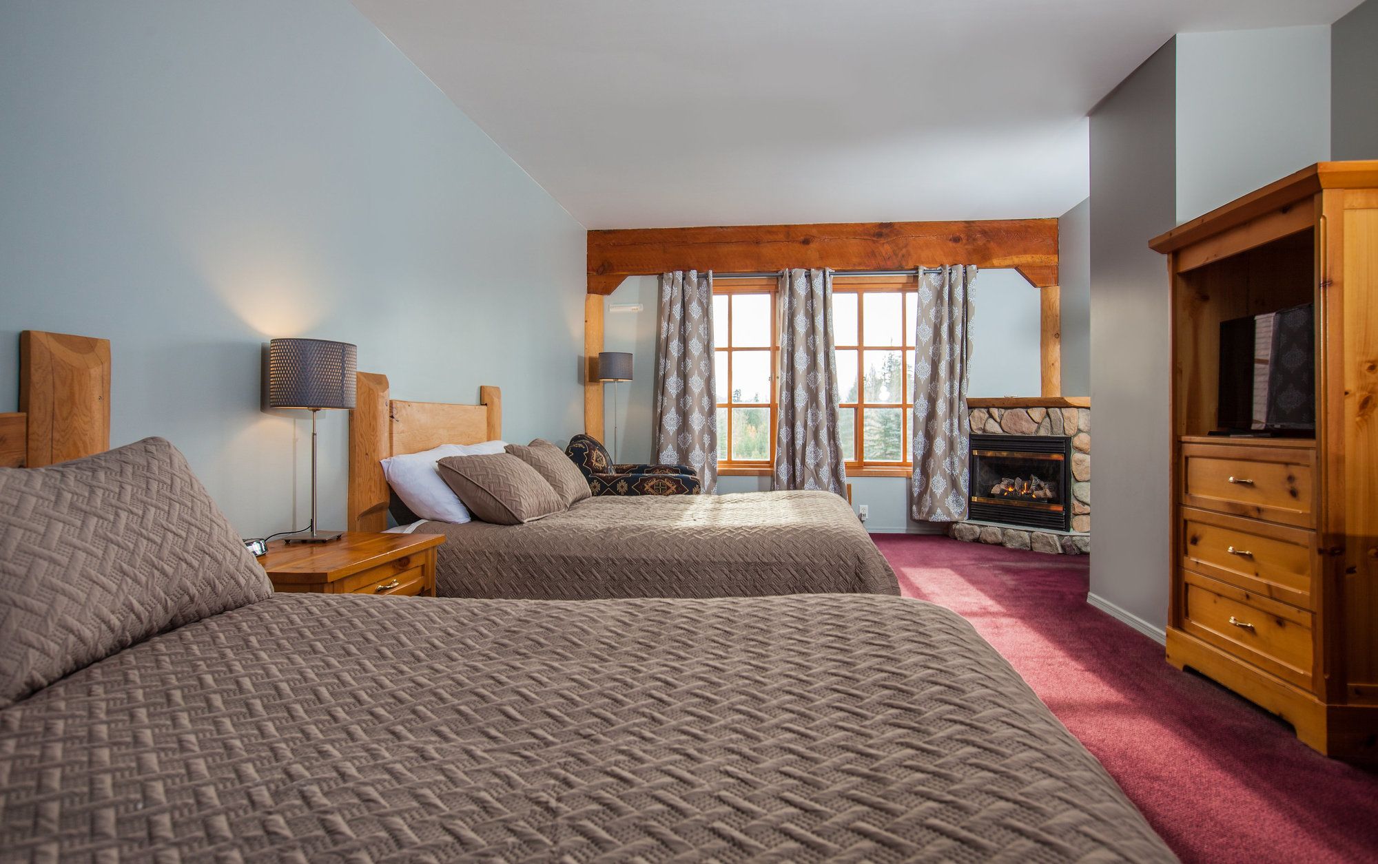 Фото Glacier House Resort