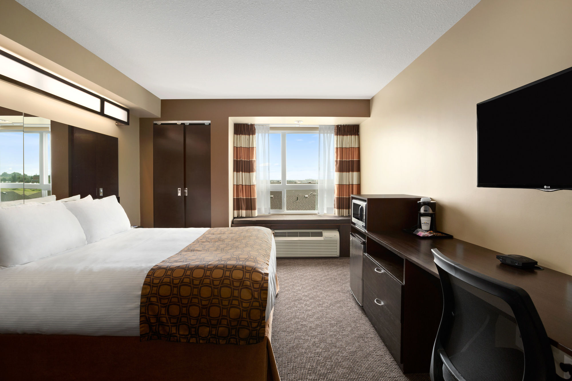 Фото Microtel Inn & Suites by Wyndham Lloydminster