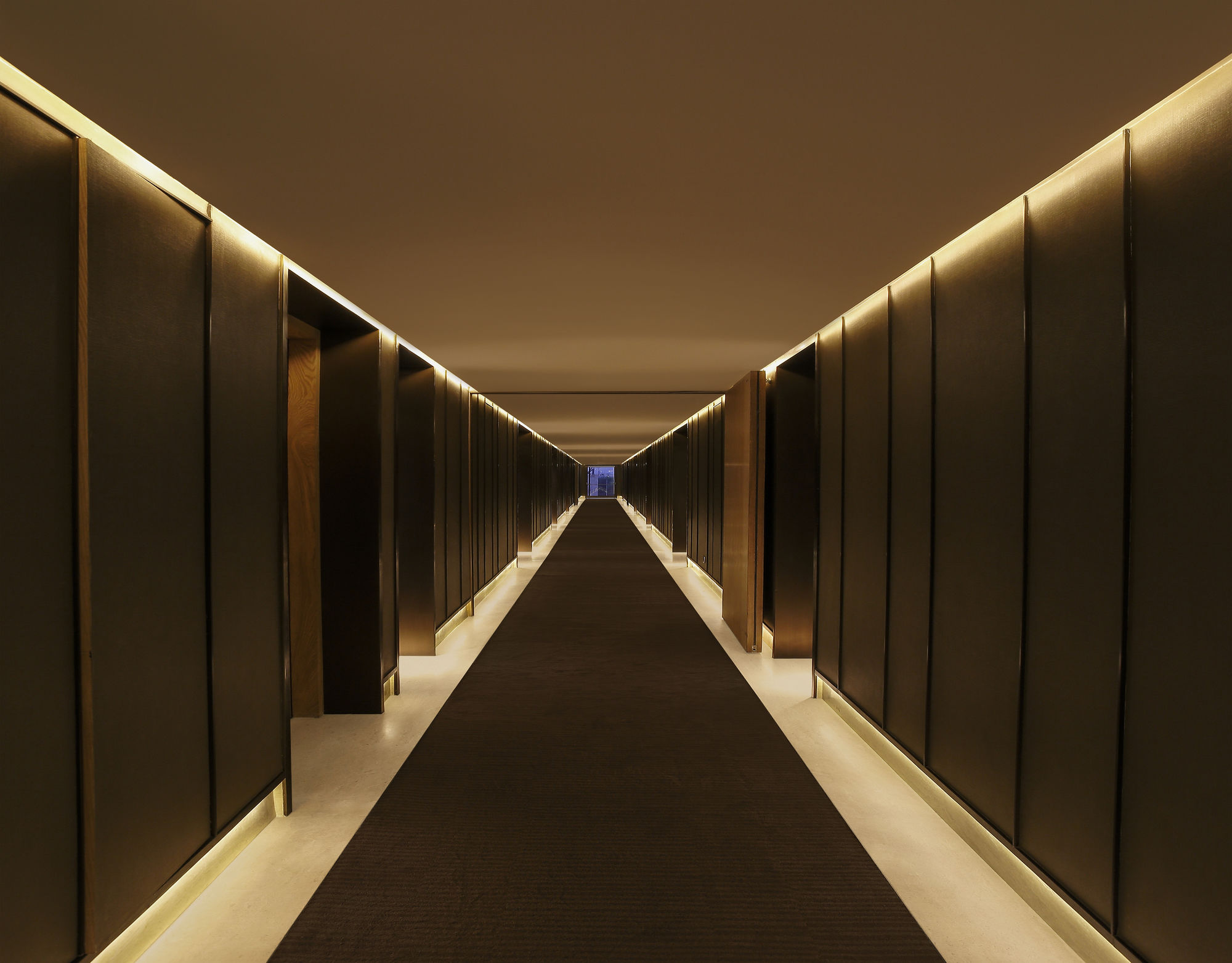 Фото Roseate House