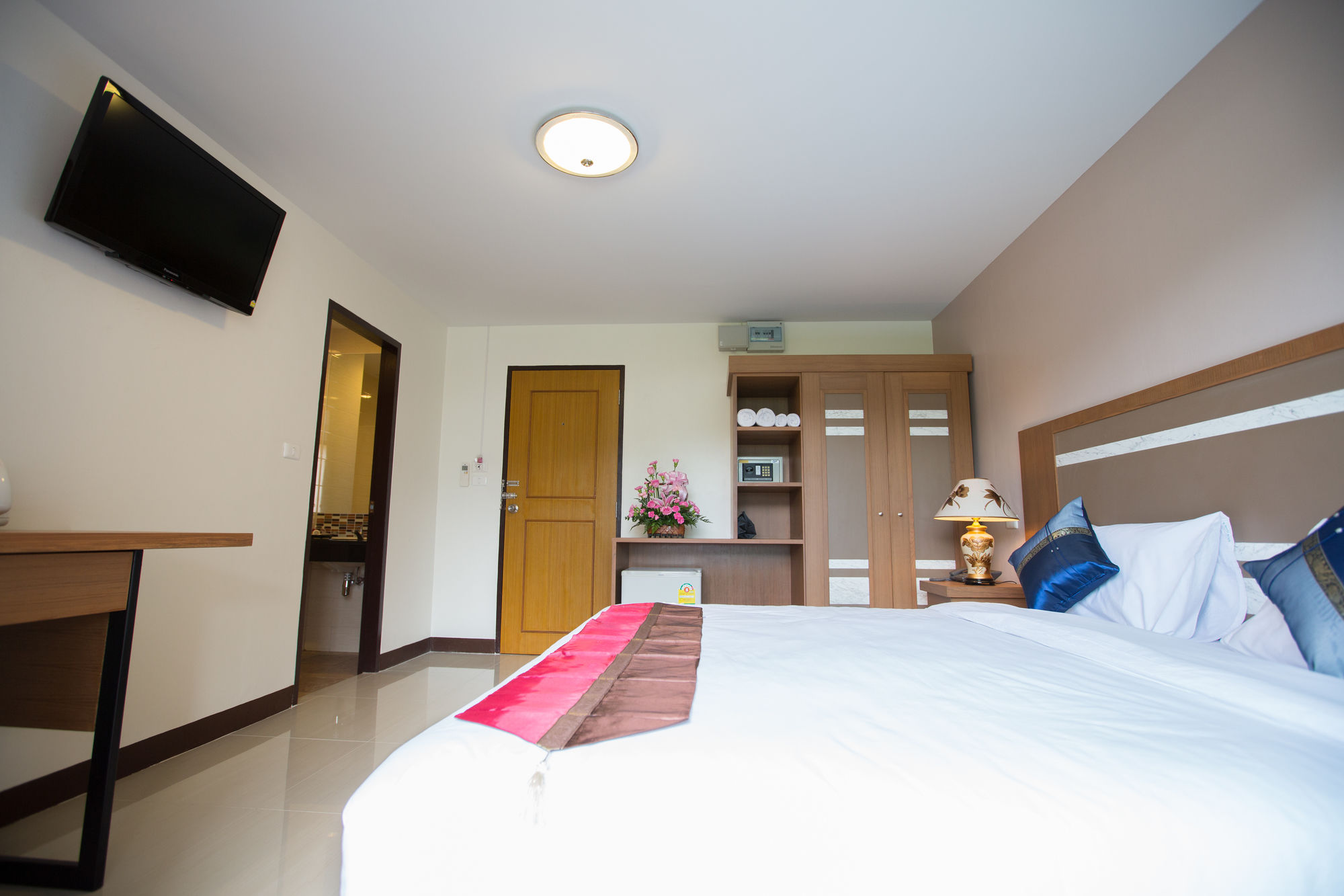 Фото Patong V Hotel