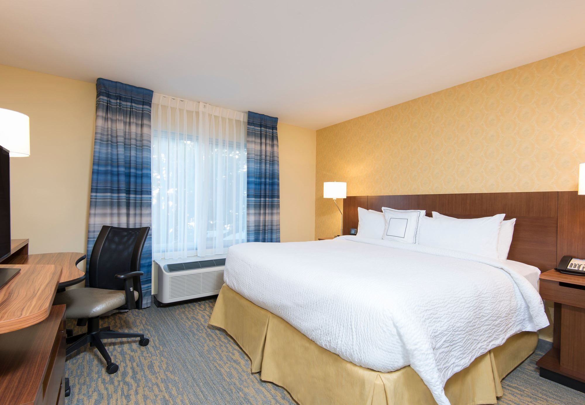 Фото Fairfield Inn & Suites Tampa Westshore Airport