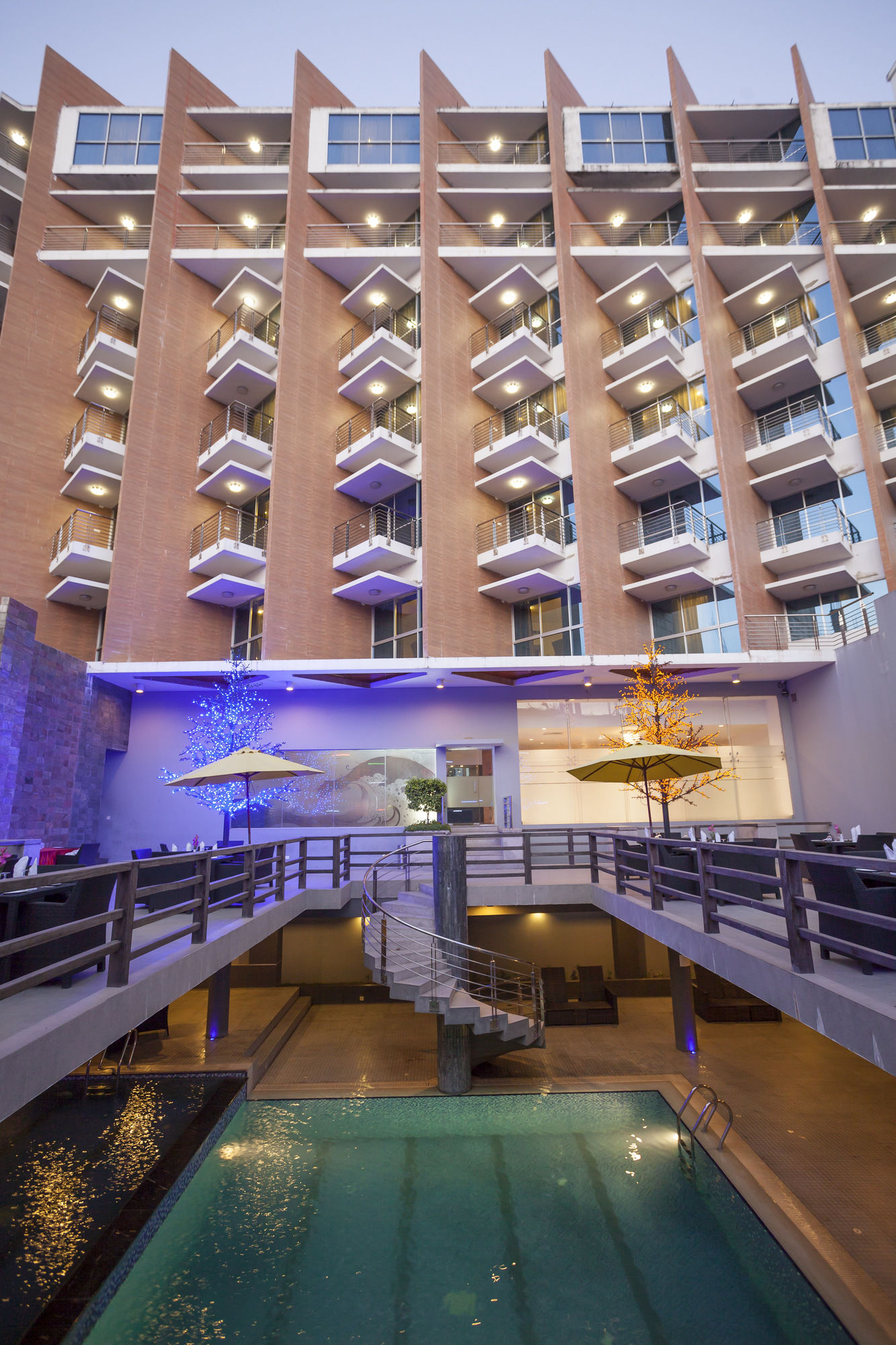 Фото Long Beach Hotel