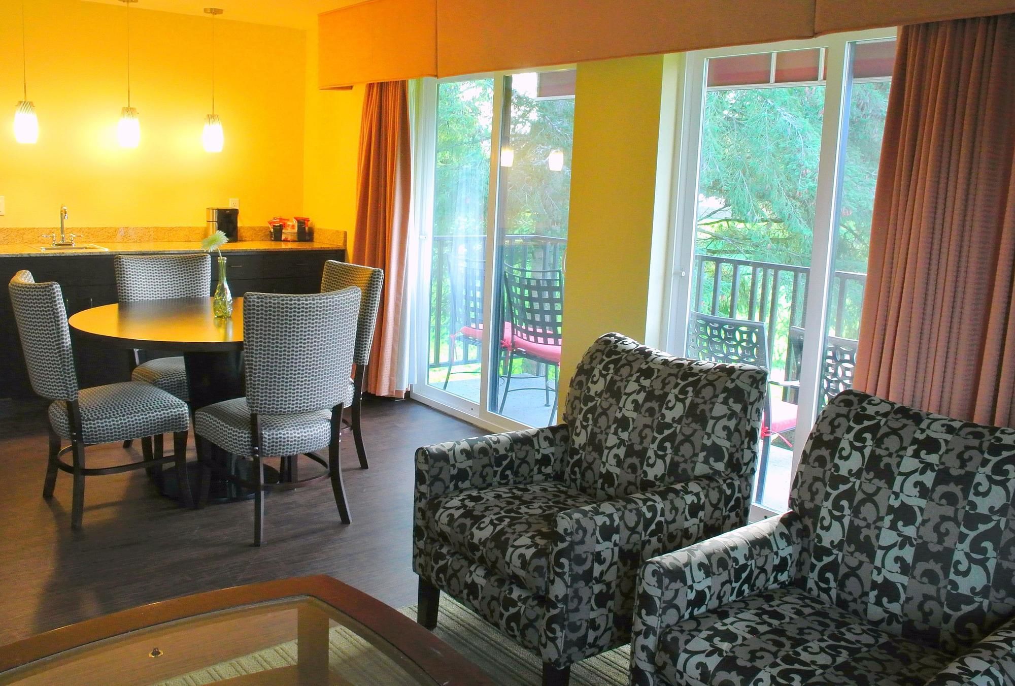 Фото Best Western Plus Plaza by the Green