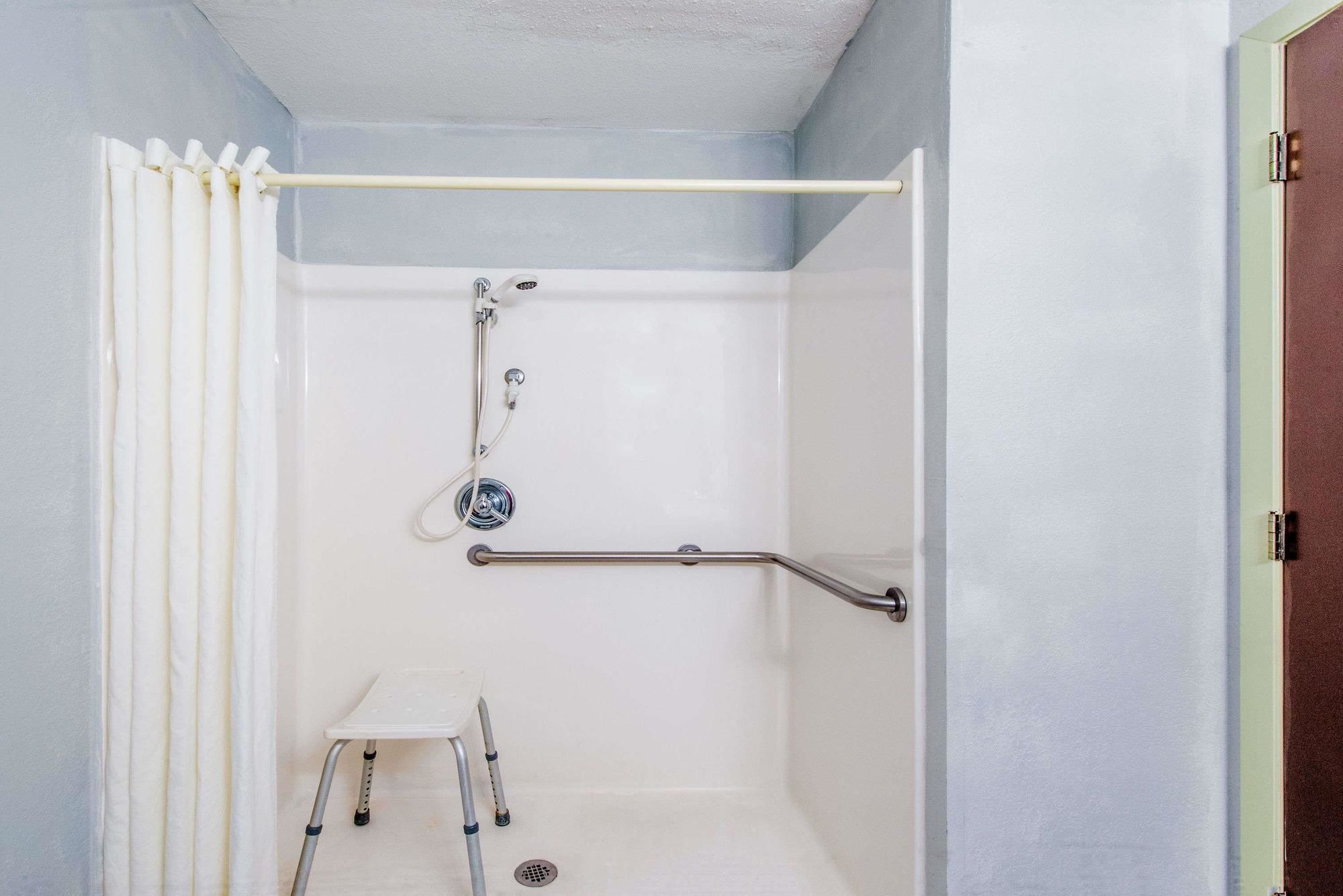 Фото Super 8 by Wyndham Lake Charles/Sulphur