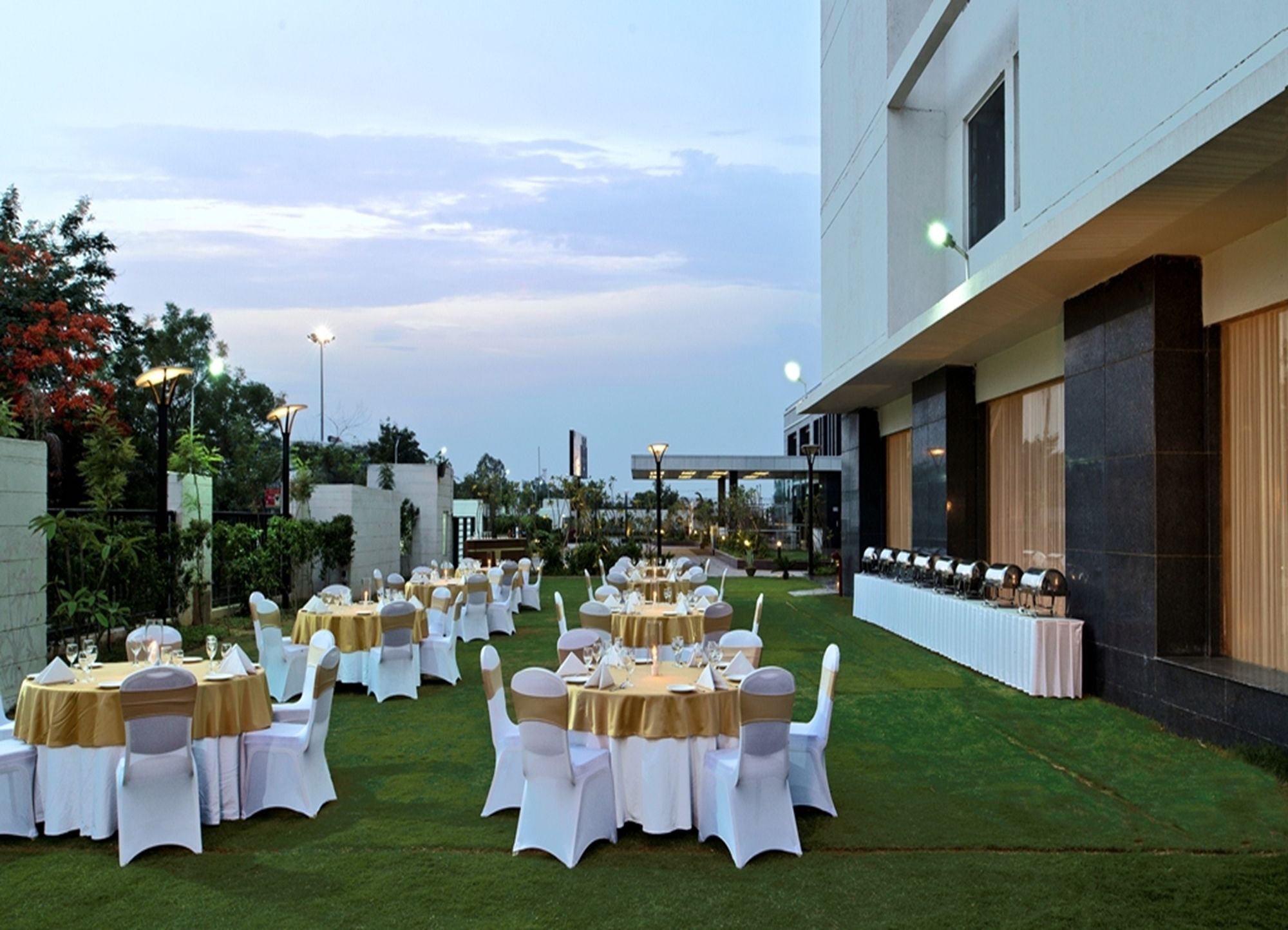 Фото Red Fox Hotel, Bhiwadi