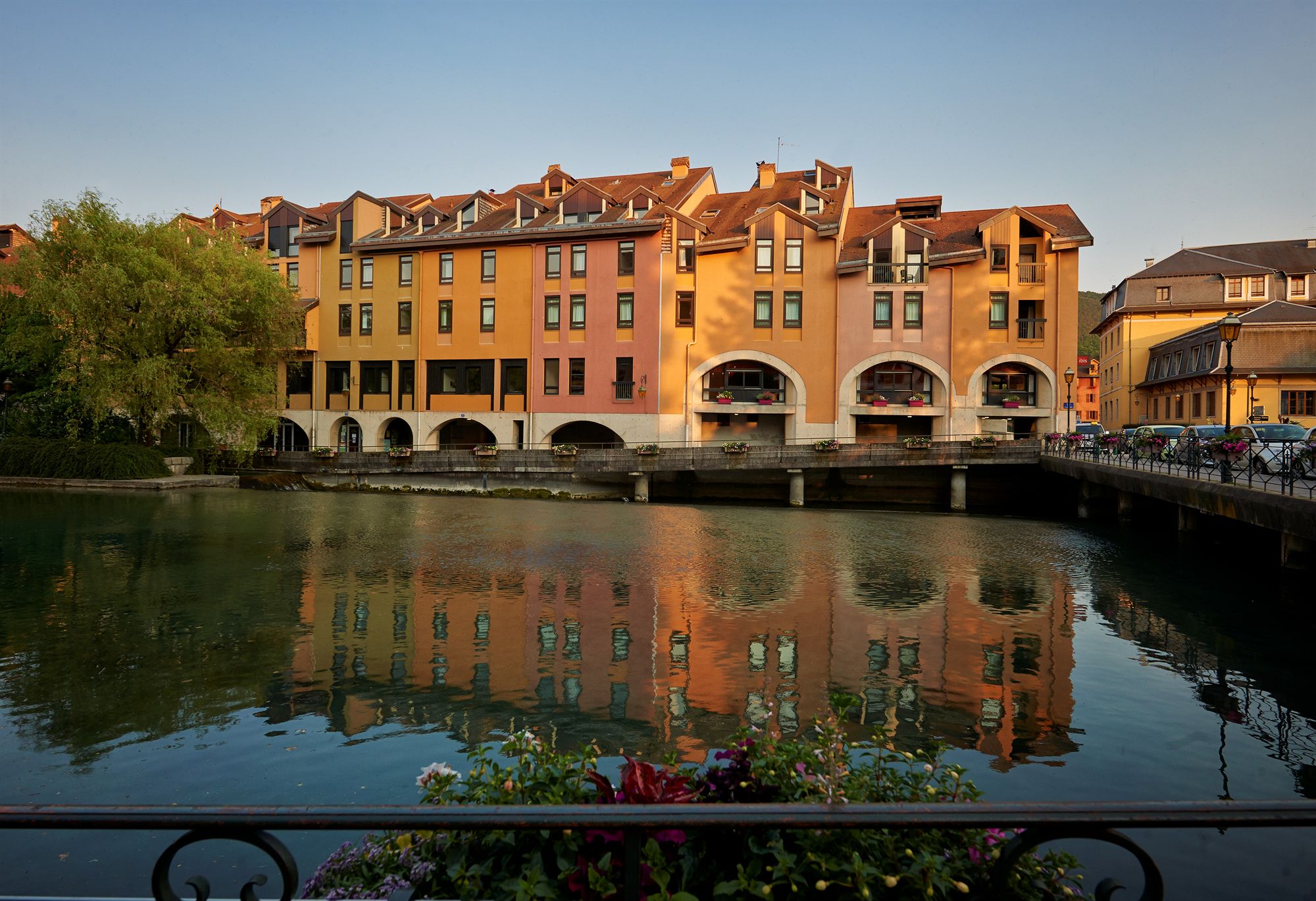 Фото Ibis Annecy Centre Vieille Ville