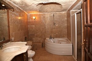 Гостиница Holiday Cave Hotel