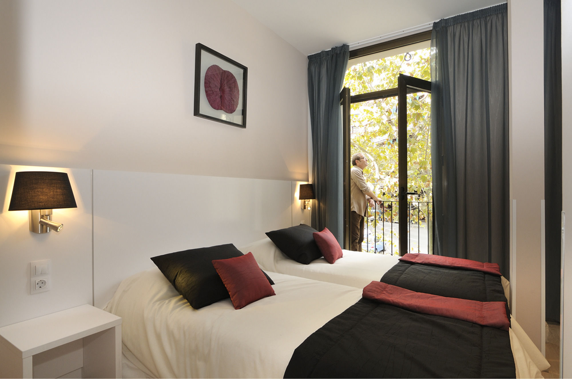 Фото отеля 2