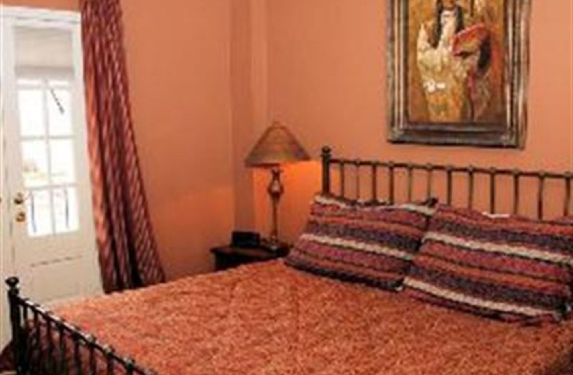 Фото Old Capitol Inn