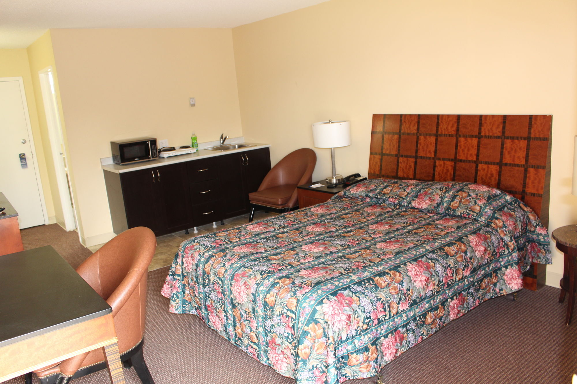 Фото Travelodge by Wyndham Swift Current