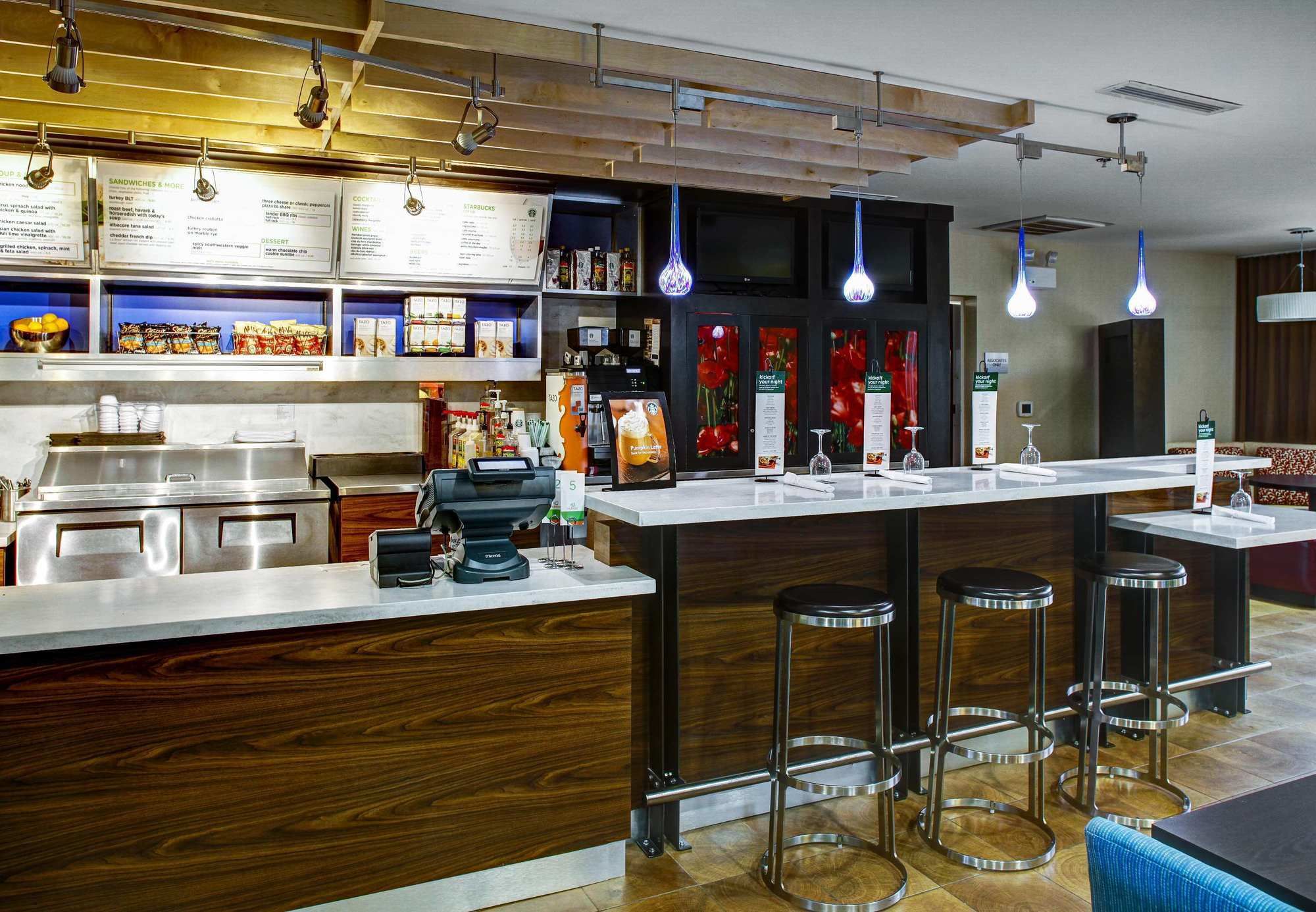 Фото Courtyard by Marriott New Bern