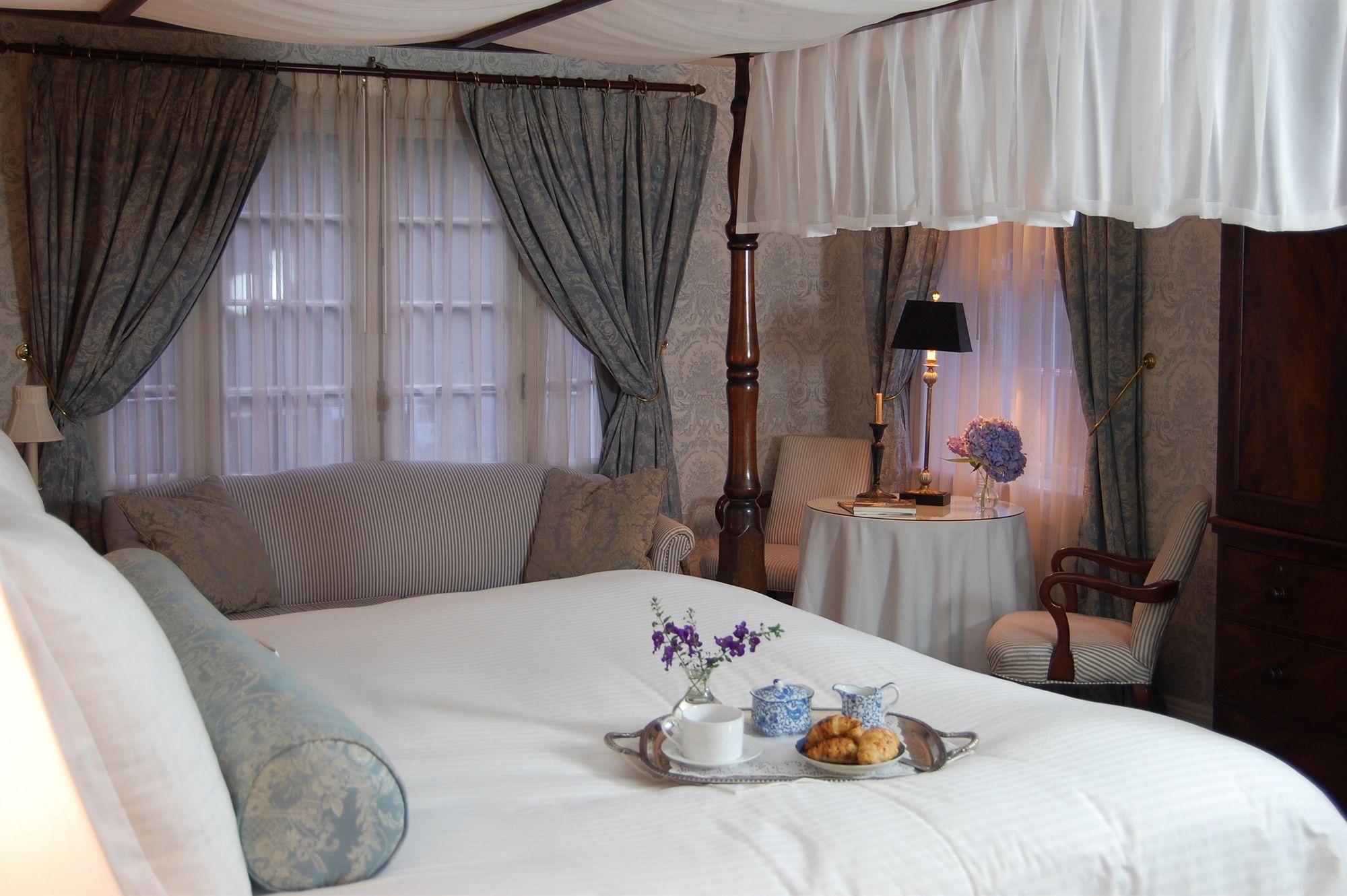 Фото Simsbury 1820 House