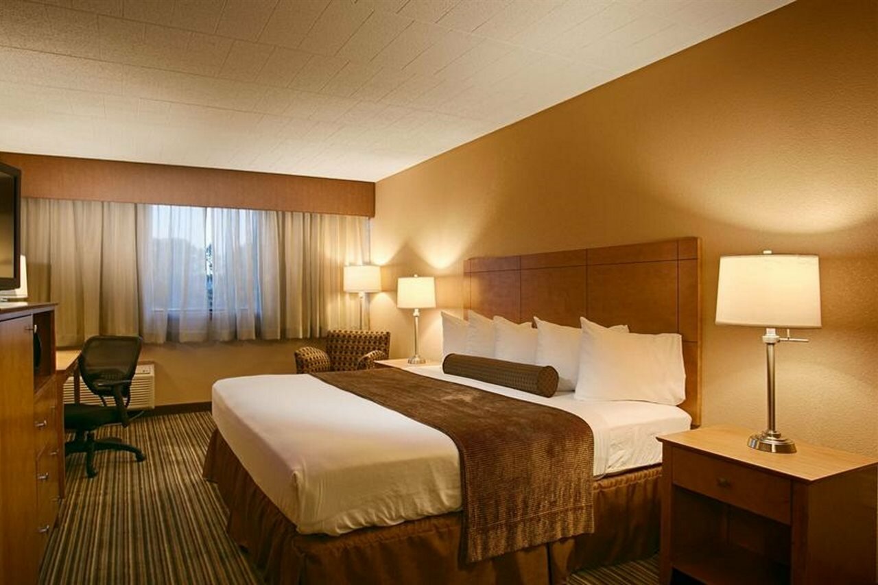 Фото Best Western Plus Reading Inn & Suites