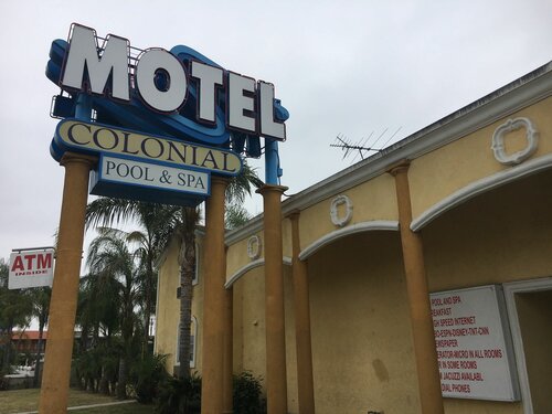 Гостиница Colonial Pool and SPA Motel в Лонг-Бич