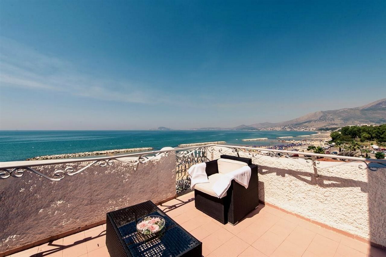 Фото Bajamar Beach Hotel