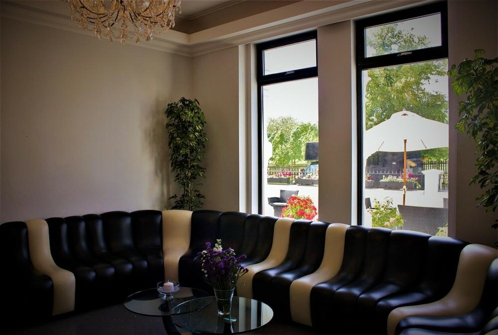 Фото The London Pembury Hotel