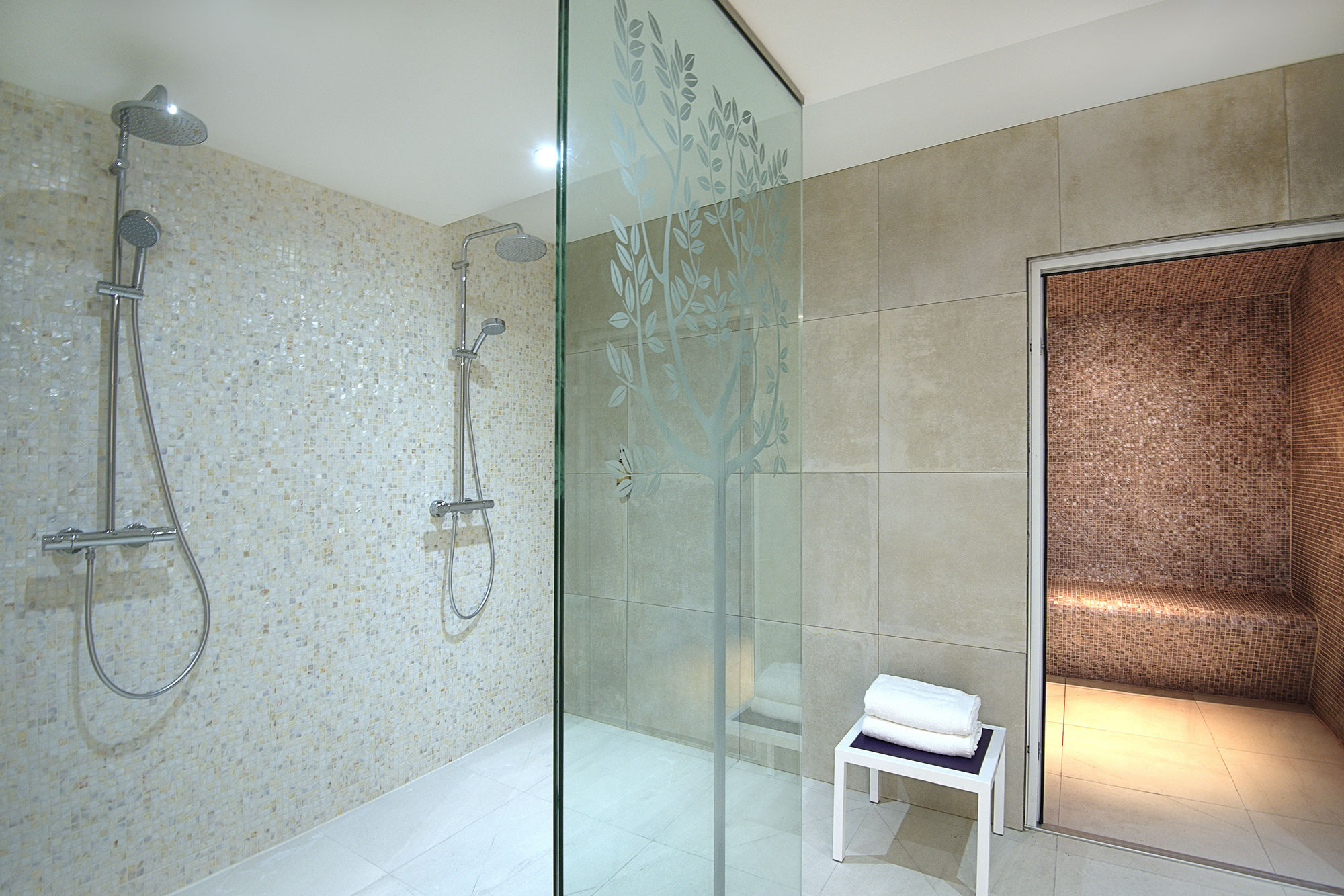 Фото La Bastide de l'Oliveraie