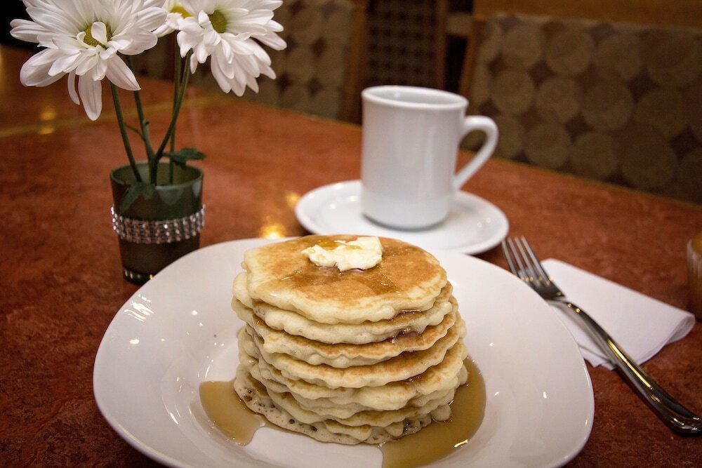 Фото Service Plus Inns & Suites Drayton Valley