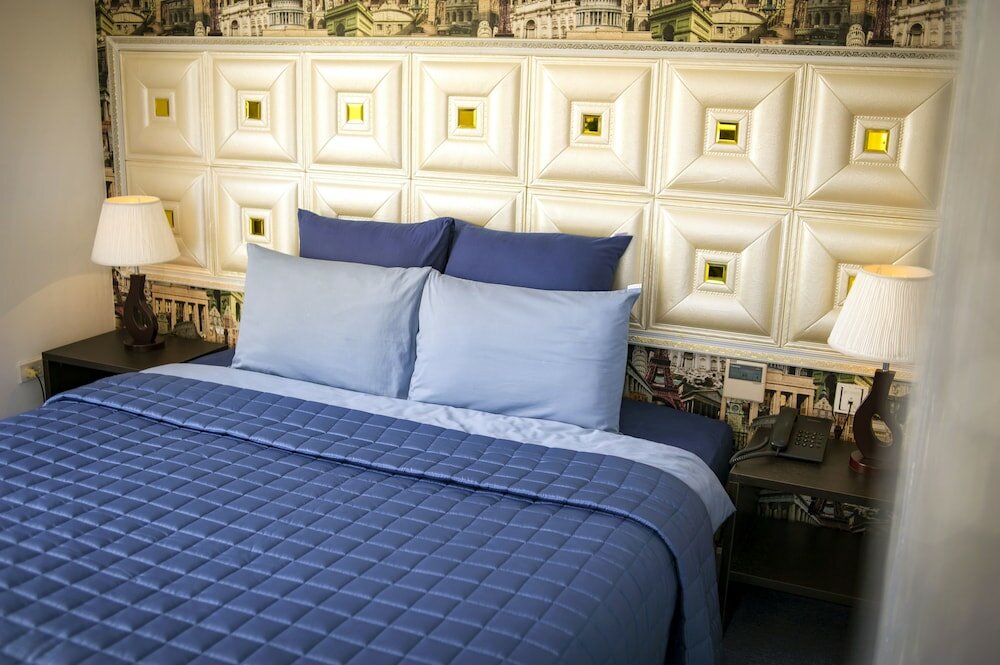 Фото Golden Crown Hotel