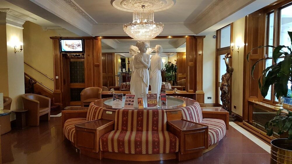 Фото Westpoint Hotel