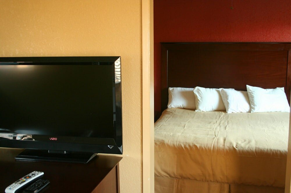 Фото Pacific Inn & Suites