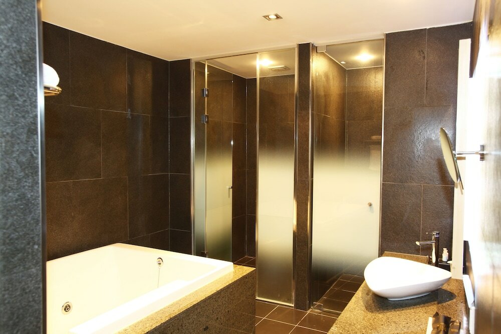 Фото Suwon Reve Hotel